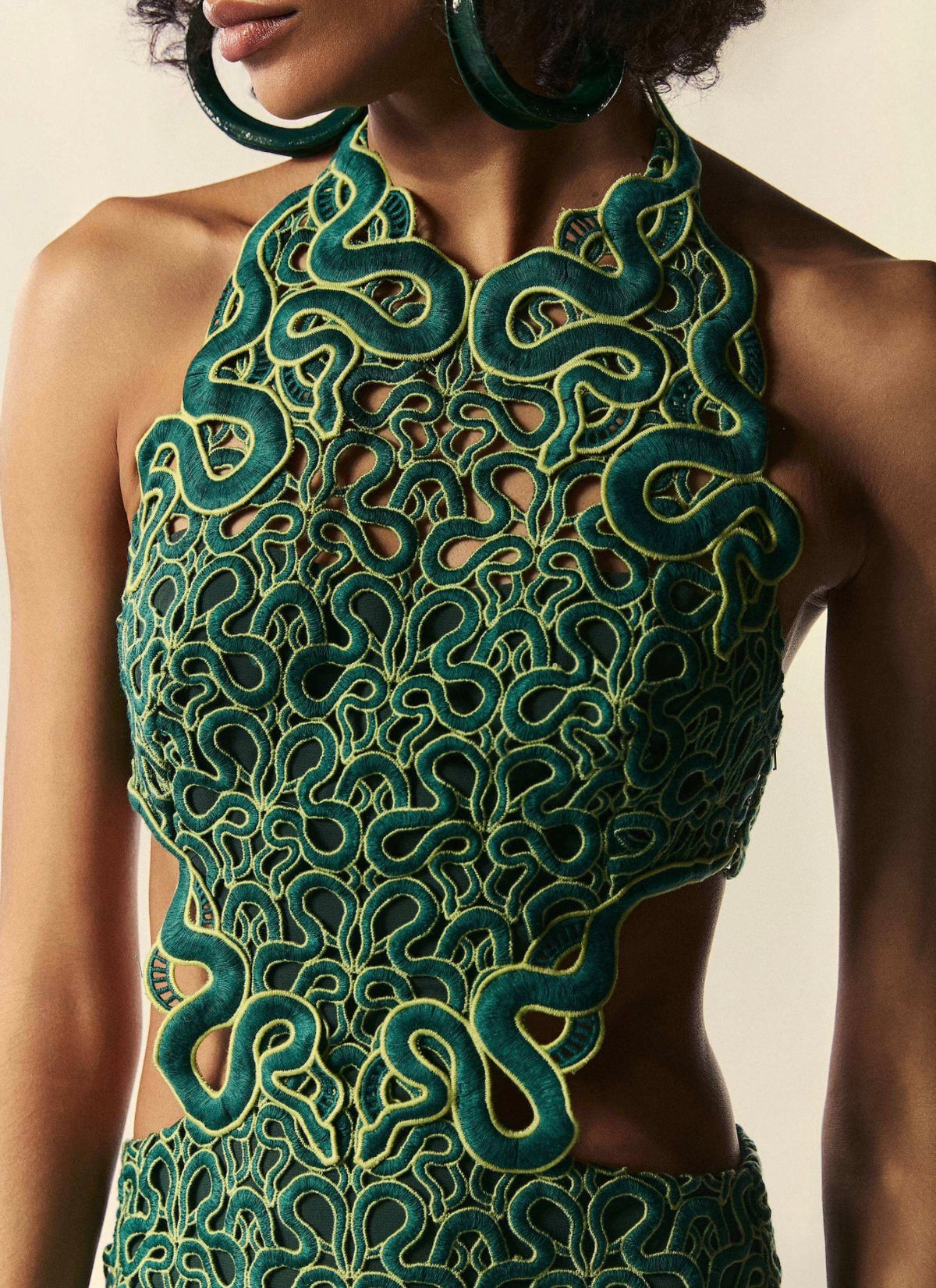 SHORT DRESS WITH CUTOUT DETAILS TRILHAS