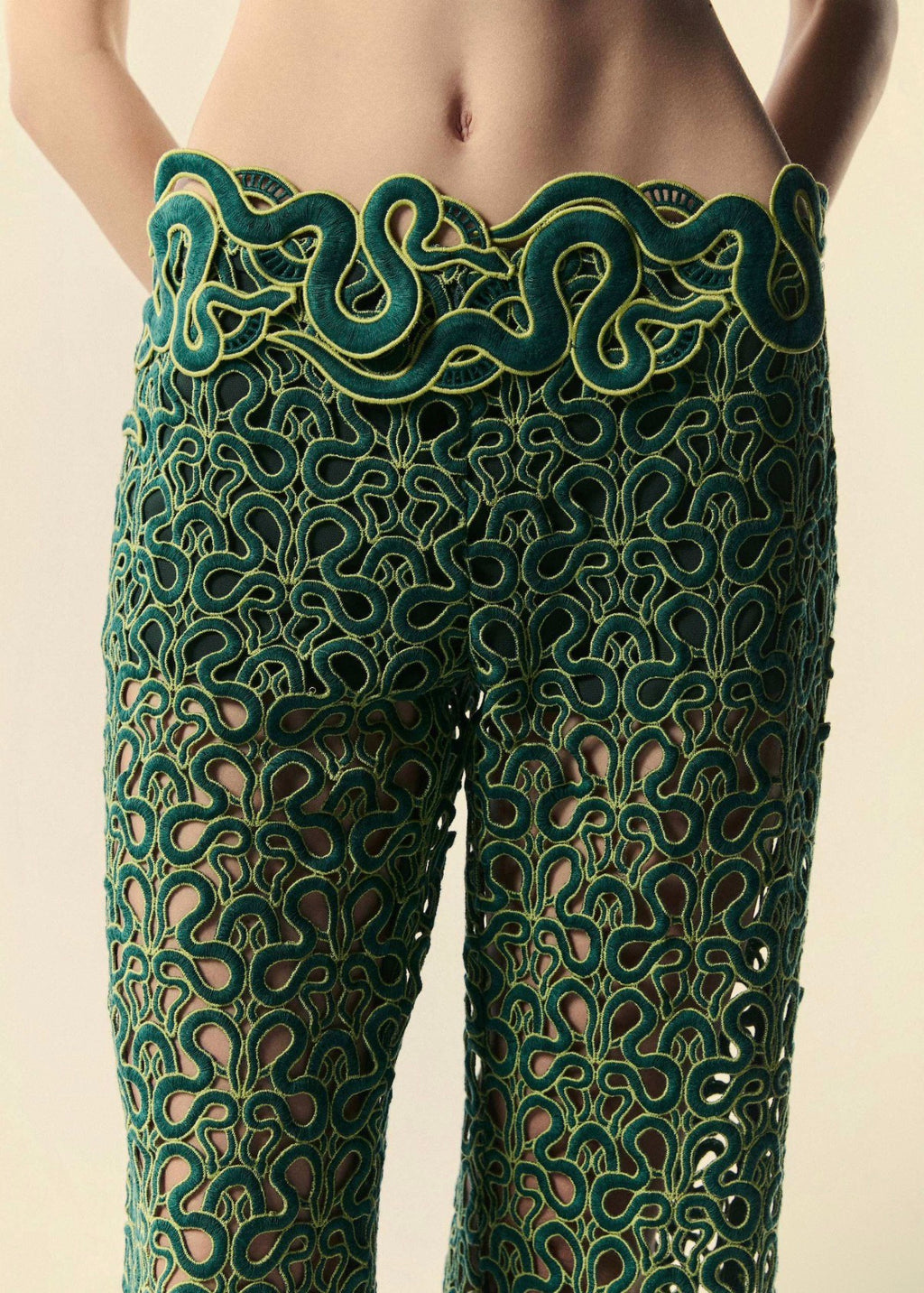 FLARE PANTS TRILHAS