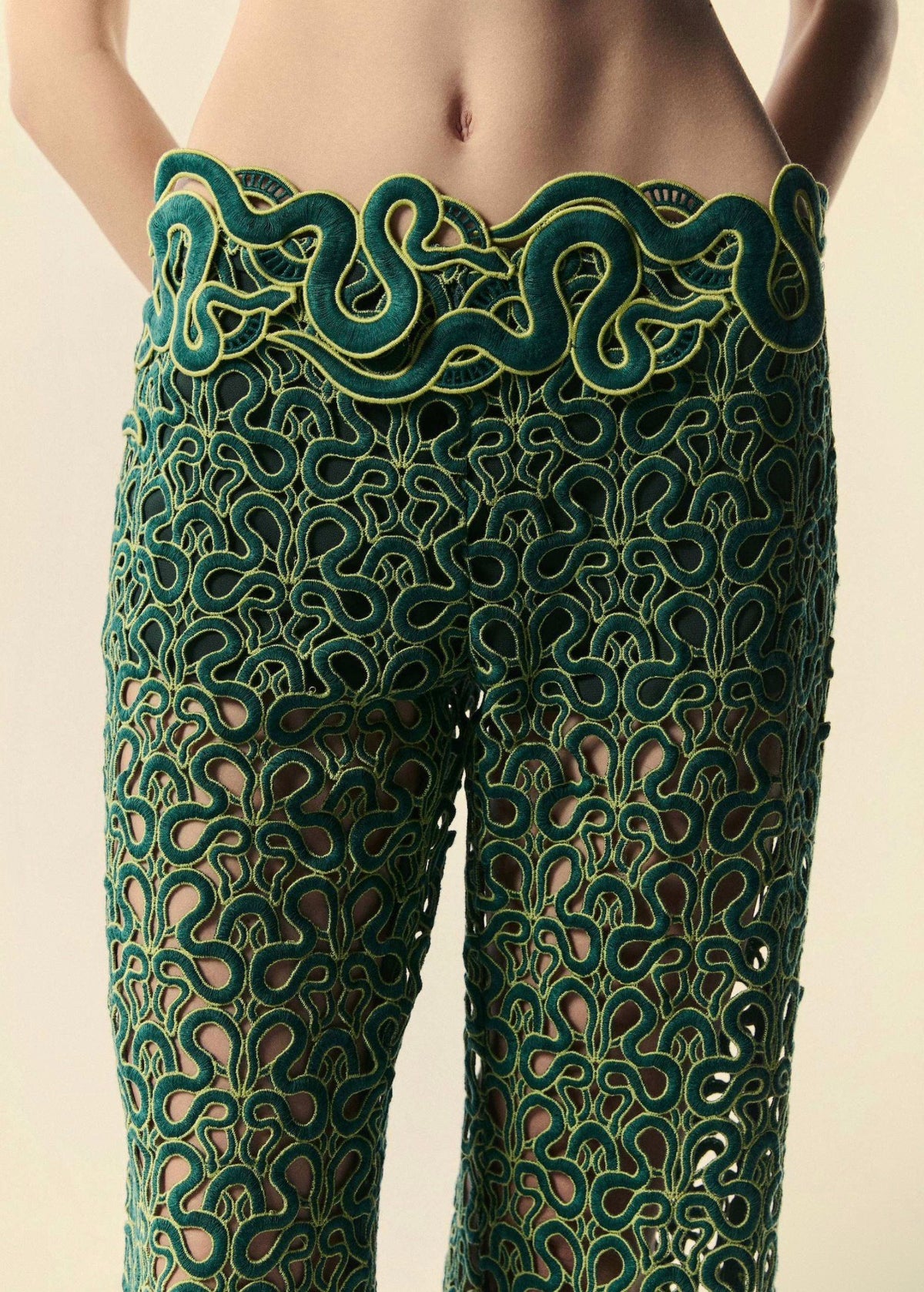 FLARE PANTS TRILHAS