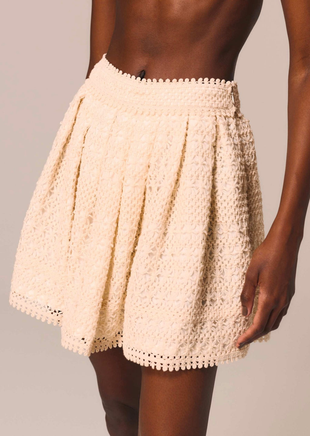 SHORT PLEATED SKIRT ALINHAVO