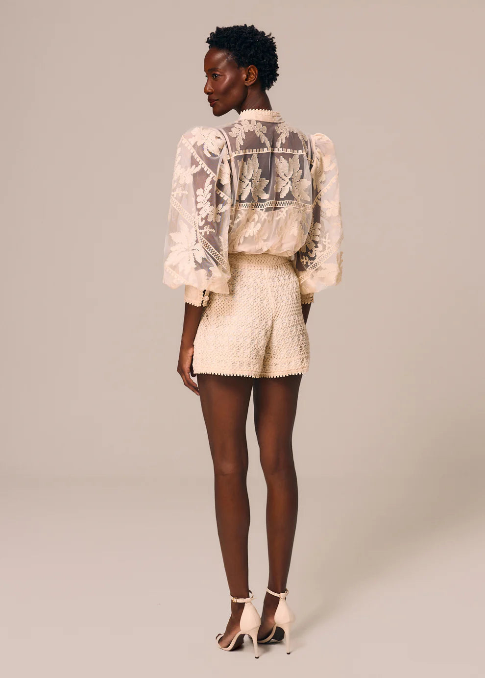 SHORTS ALINHAVO
