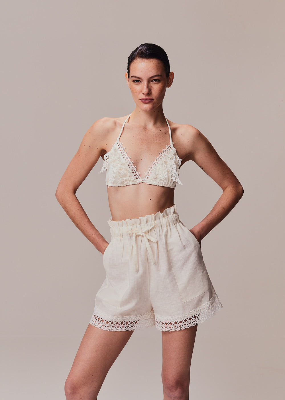 SHORT EMBROIDERY SHORTS