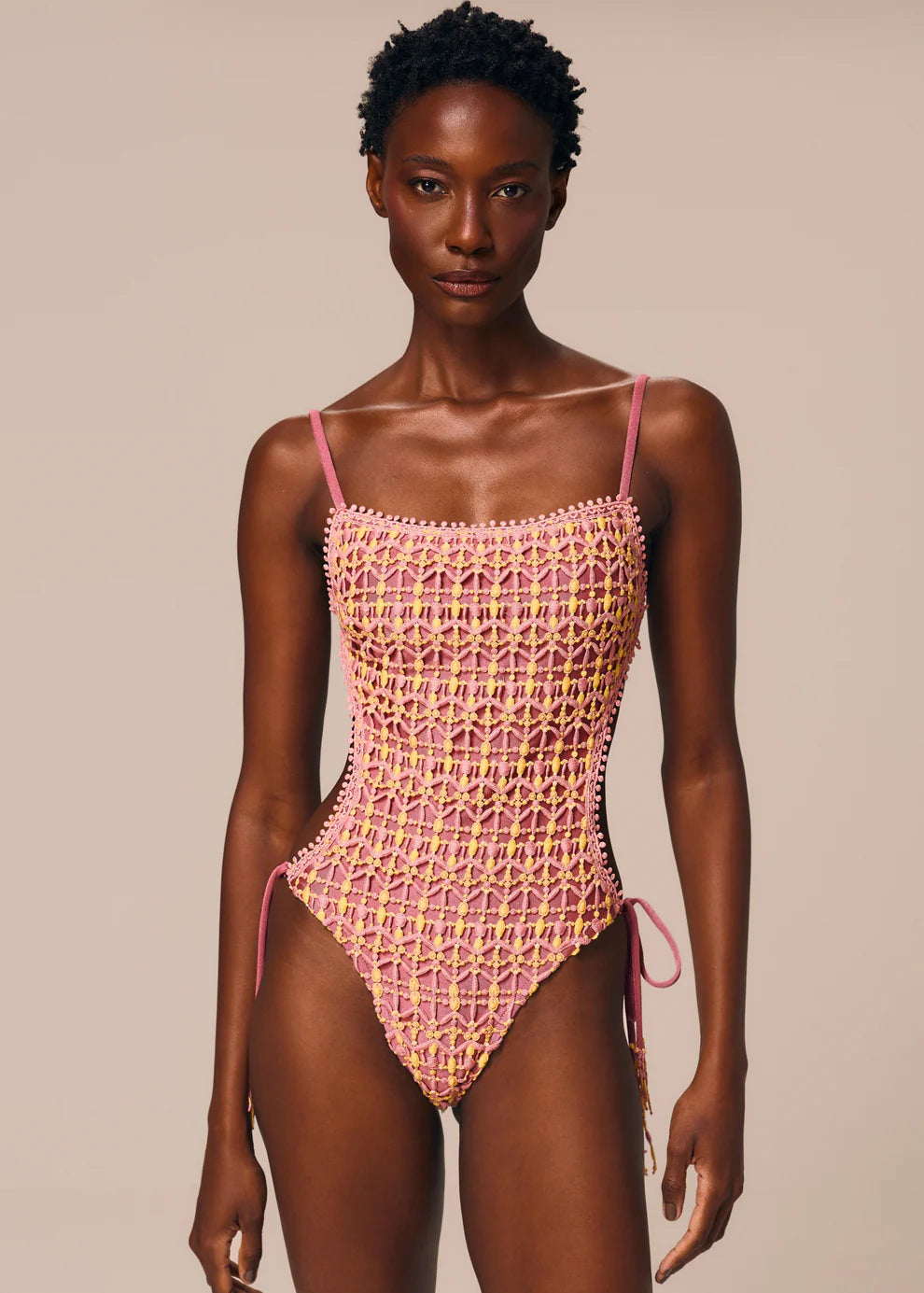 CUT-OUT ONE-PIECE VIBRA