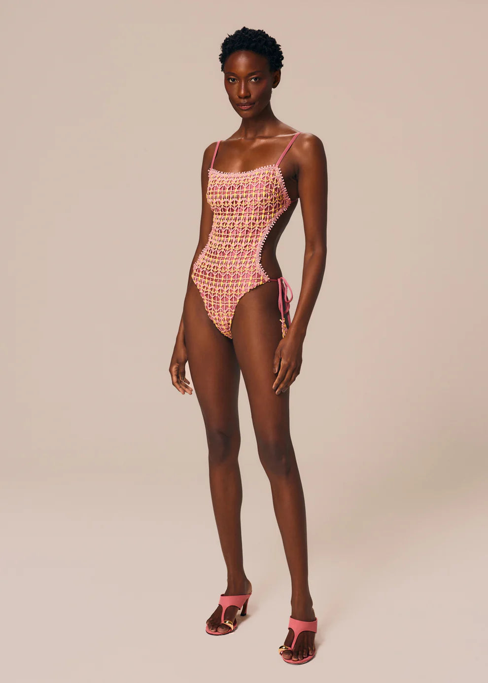 CUT-OUT ONE-PIECE VIBRA