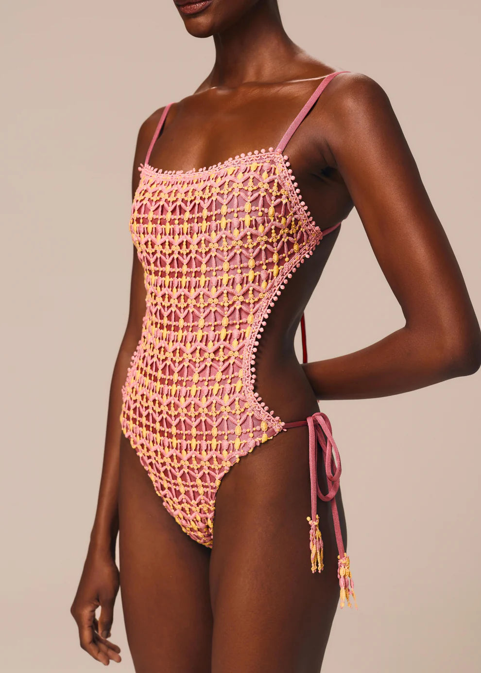 CUT-OUT ONE-PIECE VIBRA